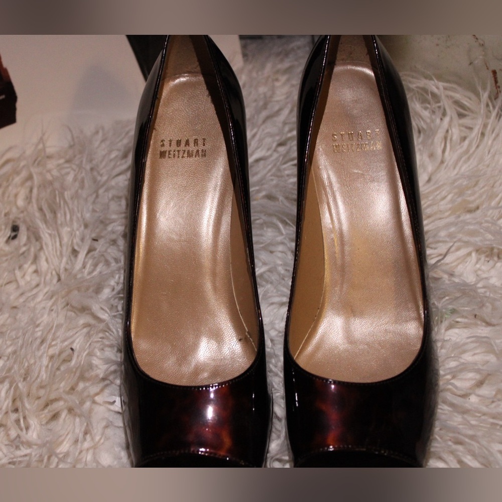 CUTE SHOES WAITING FOR A GORGEOUS GAL TO ROCK EM 🛍️🛍️